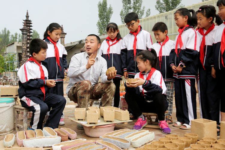 守护“砂陶祖业”的年轻人